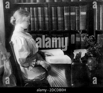 Helen Keller lisant le braille, 1907