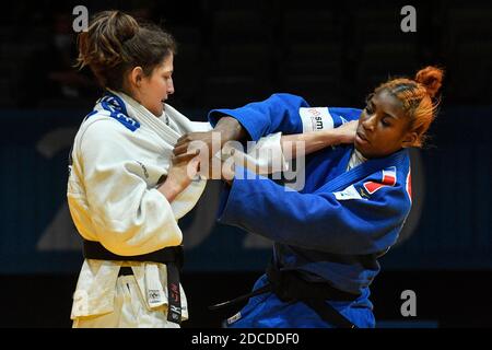 Prague, République tchèque. 20 novembre 2020. MARIE EVE GAHIE de France, de droite et MIRIAM BUTKEREIT d'Allemagne se battent lors de leur match féminin de moins de 70 kg dans le cadre des championnats européens de judo à Prague, République tchèque, le 20 novembre 2020. Crédit : vit Simanek/CTK photo/Alay Live News Banque D'Images