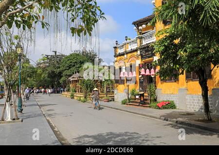 Bâtiments colorés sur Bach Dang Street, Hoi an, Vietnam, Asie Banque D'Images