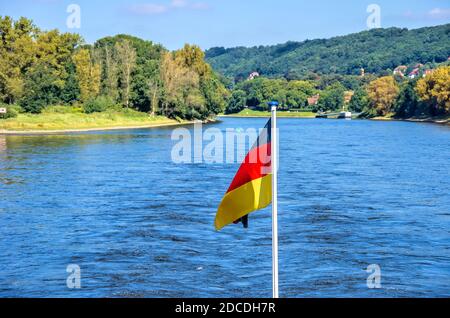 Sur l'Elbe entre Dresde et de Pirna, Saxe, Allemagne. Banque D'Images