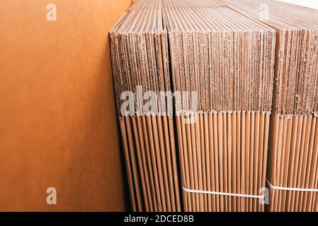 Détail macro des feuilles de carton ondulé. Banque D'Images