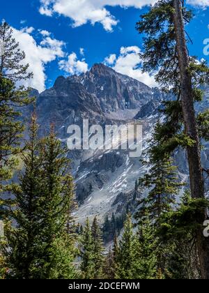 Mt. Sneffels de la piste des Blue Lakes, forêt nationale d'Uncompahgre, Ridgway, Colorado. Banque D'Images