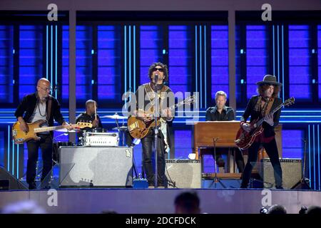 Philadelphie, Pennsylvanie, États-Unis, 27 juillet 2016 l'artiste d'enregistrement Lenny Kravitz se produit lors de la séance du soir le troisième jour de la convention nationale démocratique au Wells Fargo Center, Banque D'Images