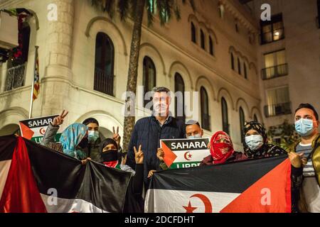 Barcelone, Espagne. 20 novembre 2020. Xavier García Albiol, maire de la ville de Badalona participe à la manifestation.des villes de Catalogne ont manifesté en faveur du droit à l'autodétermination au Sahara occidental et de dénoncer la violation des accords de cessez-le-feu de 1991 vendredi dernier, Qui a déclenché la reprise du conflit armé entre l'armée marocaine et le Front Polisario. Crédit : SOPA Images Limited/Alamy Live News Banque D'Images