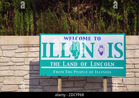 Savane, Illinois, États-Unis. Panneau accueillant les automobilistes dans l'Illinois après avoir traversé un pont depuis l'Iowa. Banque D'Images