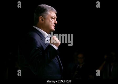 KIEV, UKRAINE - 09 juin 2019: Chef du parti, ancien président de l'Ukraine Petro Porochenko pendant le congrès du parti de la solidarité européenne Banque D'Images