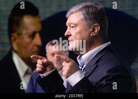 KIEV, UKRAINE - 09 juin 2019: Chef du parti, ancien président de l'Ukraine Petro Porochenko pendant le congrès du parti de la solidarité européenne Banque D'Images