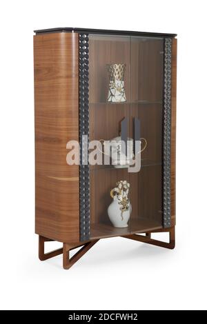 armoire en bois sur fond blanc. vue d'angle Banque D'Images