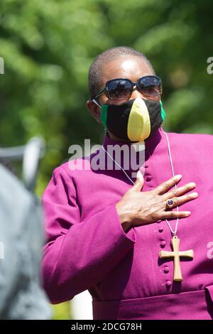 Évêque de Douvres Rose Hudson-Wilkin à un BLM Black vit Matter march à Canterbury Kent Angleterre Royaume-Uni Banque D'Images