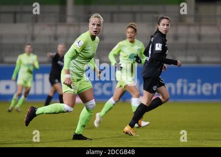 Pia-Sophie Wolter ( #20 Wolfsburg ) et Geraldine Reuteler ( #14 Francfort ) pendant le match FlyerAlarm Frauenbundesliga entre VfL Wolfsburg et Eintracht Frankfurt au stade AOK de Wolfsburg. Julia Kneissl/SPP Banque D'Images