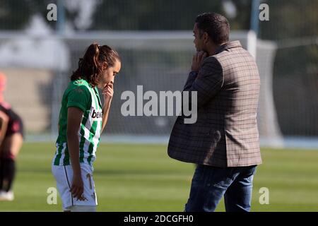 21 novembre 2020, Séville, Espagne: Pedro Luis Cherubino de Real Betis avec Rosa Marquez de Real Betis pendant le match Primera Iberdrola entre Real Betis et Real Madrid à Ciudad Deportiva Luis del sol à Séville, Espagne. (Image crédit: © Jose Luis Contreras/DAX via ZUMA Wire) Banque D'Images