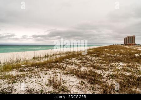 Pensacola Beach par une journée nuageux à Pensacola, en Floride. Banque D'Images