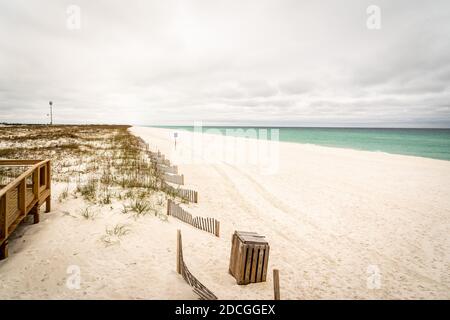 Pensacola Beach par une journée nuageux à Pensacola, en Floride. Banque D'Images