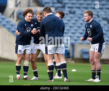 Série de la coupe de l'automne des Nations : Duncan Weir, Chris Harris, Zander Fagerson (retour à la caméra) Ali Price et le capitaine Stuart Hogg pendant la course de l'équipe d'Écosse au stade BT Murrayfield, Édimbourg, Écosse, Royaume-Uni. 21 novembre 2020. Crédit : Ian Rutherford/Alay Live News. Banque D'Images