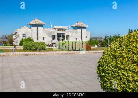 Vue sur l'entrée du musée Tombeau des guerriers En Terre Cuite, Xi'an, province de Shaanxi, République Populaire de Chine, Asie Banque D'Images