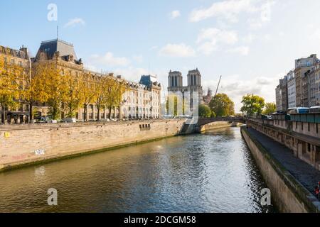 Notre-Dame de Paris, France. Ce monument médiéval gothique a pris feu le 15 2019 avril. Actuellement, cette cathédrale catholique est en cours de rénovation Banque D'Images