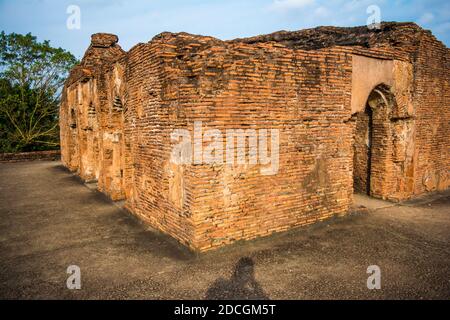 Talatal Ghar, Talatal Ghar est situé à Rangpur, Sivasagar, Assam. Les plus grands exemples de l'architecture Tai Ahom Banque D'Images