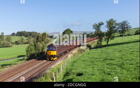 Le train Scarborough Spa Express passe par l'aire vallée avec une locomotive de classe 33 de West Coast Banque D'Images