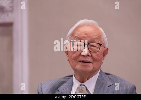 Taipei, Taïwan. 21 novembre 2020. Morris Chang, fondateur et ancien PDG de TSMC (Taiwan Semiconductor Manufacturing Company) et envoyé spécial de Taïwan à la coopération économique Asie-Pacifique (APEC) vu lors de la conférence de presse post-conférence de l'APEC et des dirigeants économiques de 2020. Taipei, Taïwan. 21 novembre 2020. (Photo de Walid Berrazeg/Sipa USA) crédit: SIPA USA/Alay Live News Banque D'Images