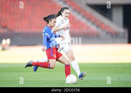 21 novembre 2020, Zurich, Stade Letzigrund, AXA Women's Super League: FC Zurich Women - FC Bâle 1893, Rahel Moser (Zurich) contre Imane Saoud (Bâle) Banque D'Images