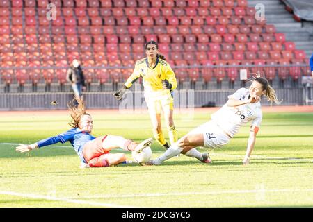 21 novembre 2020, Zurich, Stade Letzigrund, AXA Women's Super League: FC Zurich Women - FC Bâle 1893, # 11 Barla Deplazes (Zurich) contre # 10 Riola Xhemaili (Bâle) et # 21 Selina Woelfle (Bâle) crédit: SPP Sport Press photo. /Alamy Live News Banque D'Images