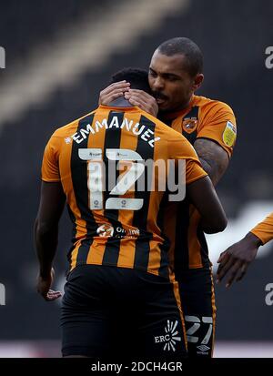 Josh Magennis, de Hull City, célèbre le premier but de son équipe lors du match Sky Bet League One au stade MK, Milton Keynes. Banque D'Images