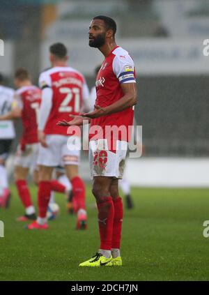 Liberty Stadium, Swansea, Glamorgan, Royaume-Uni. 21 novembre 2020. Championnat de football de la Ligue anglaise de football, Swansea City versus Rotherham United; Michael Ihiekwe de Rotherham United appelle l'homme de ligne après que Swansea City a pris l'avance 1-0 dans la 28e minute crédit: Action plus Sports/Alay Live News Banque D'Images