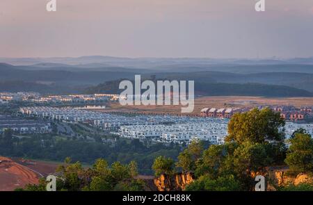 Nouveau village construit de sendayan à seremban au lever du soleil. Banque D'Images