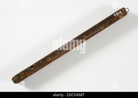 mal, D. Sala et Zn. Cadre usine, première moitié 19e siècle, sculpté, général: 2.1 x 36 x 2.5cm 21 x 360 x 25mm, forme de cadre avec laquelle les éléments décoratifs ont été pressés en pate pour décorer la peinture et les cadres de miroir. Il s'agit d'un moule constitué d'une poutre en bois sculptée contenant trois bords différents en négatif : un bord de perle et deux bords composés de feuilles de Laurier, 1948 Banque D'Images