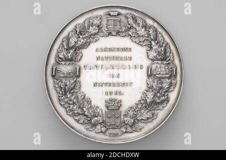 Médaille, David van der Kellen II, 1861, minté, général: 5.3 x 0.4cm (53 x 4mm), poids: 55.7g, médaille d'argent de l'exposition nationale générale de l'industrie. Sur le devant une femme avec une couronne dans sa main droite et sa main gauche reposant sur un bouclier avec les armoiries nationales. Dans la légende le texte: SOCIÉTÉ NÉERLANDAISE POUR LA PROMOTION DE L'INDUSTRIE 1778. Juste en dessous de l'image en petites lettres: VDK .. Au dos, une couronne de feuilles de chêne avec quatre armoiries. Dans les boucliers une charrue, un navire, une machine et une arme. Dans la couronne l'inscription: EXPOSITION NATIONALE GÉNÉRALE DE L'INDUSTRIE Banque D'Images