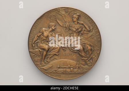 Médaille Louis Alexandre Bottée, 1889, minté, général: 6.2 x 0.4cm (62 x 4mm), poids: 107.2g, cartouche, personnification, trompette, étoile, allégorie, arbre, Prix Bronze de l'exposition mondiale décerné à JJ à Paris en 1889 van de Sande Bakhuyzen. Sur le devant, le parc des expositions avec les pavillons et la Tour Eiffel est représenté sur le globe avec un soleil levant au-dessus d'une scène allégorique avec Minerva et un artisan avec marteau assis sur une enclume entourée d'attributs de l'industrie, des arts et du commerce. En haut de l'inscription : EXPOSITION UNIVERSELLE, au milieu sous l'inscription : 1889 Banque D'Images