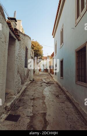 Ruelle dans le quartier d'Anafiotika sous la colline de l'Acropole, ressemblant à l'île d'Anafi Banque D'Images