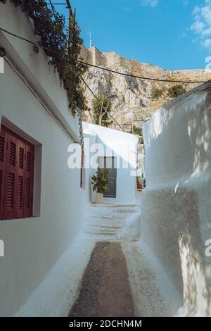 Ruelle dans le quartier d'Anafiotika sous la colline de l'Acropole, ressemblant à l'île d'Anafi Banque D'Images