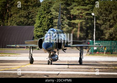Ancien avion de chasse Saab 37 Viggen de la Force aérienne suédoise sur la base aérienne Kleine-Brogel. Belgique - 14 septembre 2019 Banque D'Images