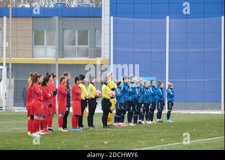 KHARKIV, UKRAINE - 20 NOVEMBRE 2020: Le match de football ukrainien match de la ligue de football ukrainien Zhitlobud-1 - Nika au camp de sport de Metalist W Banque D'Images
