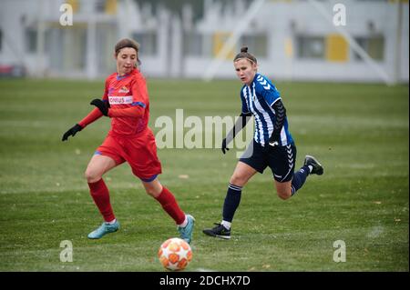 KHARKIV, UKRAINE - 20 NOVEMBRE 2020: Le match de football ukrainien match de la ligue de football ukrainien Zhitlobud-1 - Nika au camp de sport de Metalist W Banque D'Images