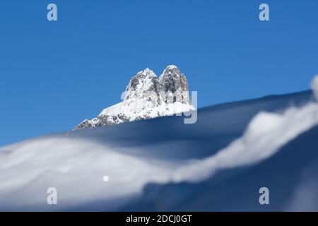 Belle vue sur la montagne Bischofsmütze (Bischofsmütze) en hiver avec une attention sélective (Filzmoos, Autriche) Banque D'Images