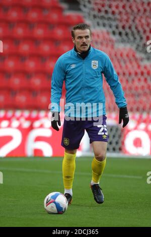 Stoke on Trent, Royaume-Uni. 21 novembre 2020. Huddersfield Town Forward Danny Ward (25) s'échauffe pendant le match de championnat de pari EFL Sky entre Stoke City et Huddersfield Town au stade Bet365, Stoke-on-Trent, Angleterre, le 21 novembre 2020. Photo de Jurek Biegus. Utilisation éditoriale uniquement, licence requise pour une utilisation commerciale. Aucune utilisation dans les Paris, les jeux ou les publications d'un seul club/ligue/joueur. Crédit : UK Sports pics Ltd/Alay Live News Banque D'Images