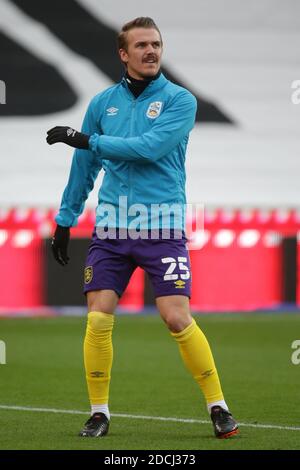 Stoke on Trent, Royaume-Uni. 21 novembre 2020. Huddersfield Town Forward Danny Ward (25) s'échauffe pendant le match de championnat de pari EFL Sky entre Stoke City et Huddersfield Town au stade Bet365, Stoke-on-Trent, Angleterre, le 21 novembre 2020. Photo de Jurek Biegus. Utilisation éditoriale uniquement, licence requise pour une utilisation commerciale. Aucune utilisation dans les Paris, les jeux ou les publications d'un seul club/ligue/joueur. Crédit : UK Sports pics Ltd/Alay Live News Banque D'Images