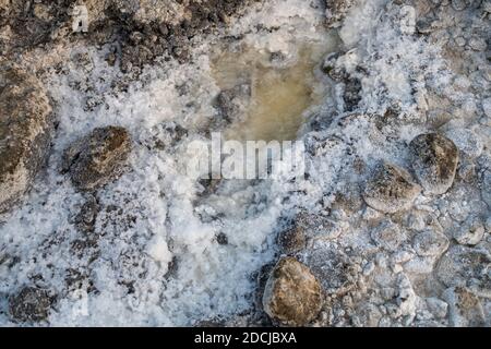 Sel de mer sur la piscine naturelle de roche Banque D'Images