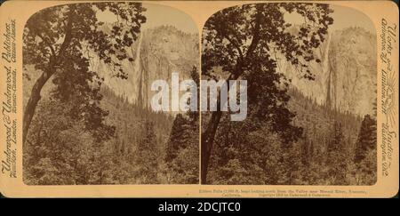 Ribbon Falls (2,000 pieds de saut) en regardant vers le nord de la vallée près de Merced River, Yosemite, Californie., image fixe, stéréographes, 1893 - 1904 Banque D'Images