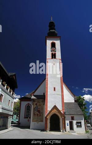 Église paroissiale de Saint-Bartholomaeus, place de Mauterndorf, État de Salzbourg, Autriche Banque D'Images