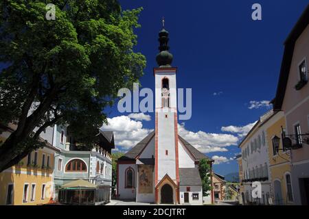 Église paroissiale de Saint-Bartholomaeus, place de Mauterndorf, État de Salzbourg, Autriche Banque D'Images