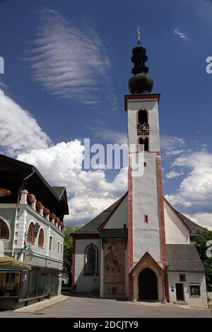 Église paroissiale de Saint-Bartholomaeus, place de Mauterndorf, État de Salzbourg, Autriche Banque D'Images