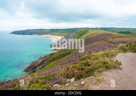 Vue panoramique sur le Cap d'Erquy, est une destination touristique populaire en Bretagne, France Banque D'Images
