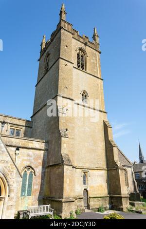 Tour de l'église St Edward, Market Square, Stow-on-the-Wold, Gloucestershire, Angleterre, Royaume-Uni Banque D'Images