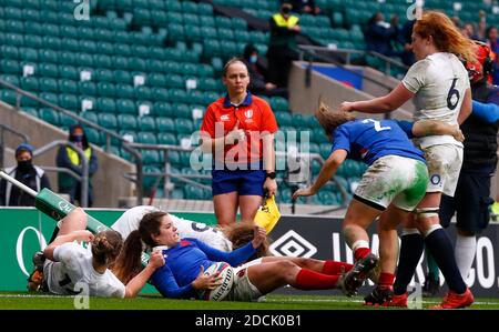 Londres, Royaume-Uni. 21 novembre 2020. LONDRES, ANGLETERRE - NOVEMBRE 21: Cyrielle Banet de France les femmes vont pour son essai pendant International friendly entre les roses rouges d'Angleterre et la France au stade de Twickenham, Londres, Royaume-Uni le 21 novembre 2020 crédit: Action Foto Sport/Alay Live News Banque D'Images