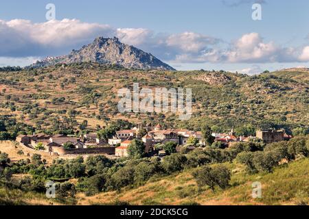 Magnifique paysage du village historique d'Idanha-a-Velha au Portugal, au cours d'un après-midi ensoleillé de printemps. Banque D'Images