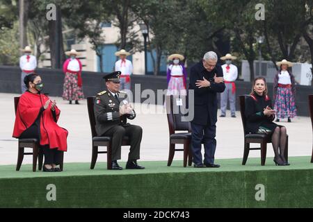 Mexico, Mexique. 20 novembre 2020. MEXICO, MEXIQUE - 20 NOVEMBRE : le président mexicain Andres Manuel Lopez Obrador dirige la cérémonie pour commémorer le 110 anniversaire de la révolution mexicaine à Monumento de Revolucion le 20 novembre 2020 à Mexico, Mexique (photo d'Eyepix Group/Pacifi Press) crédit : Pacific Press Media production Corp./Alamy Live News Banque D'Images