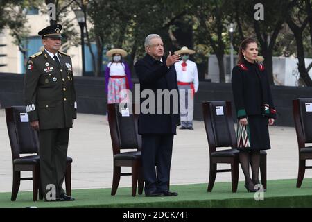 Mexico, Mexique. 20 novembre 2020. MEXICO, MEXIQUE - 20 NOVEMBRE : le président mexicain Andres Manuel Lopez Obrador dirige la cérémonie pour commémorer le 110 anniversaire de la révolution mexicaine à Monumento de Revolucion le 20 novembre 2020 à Mexico, Mexique (photo d'Eyepix Group/Pacifi Press) crédit : Pacific Press Media production Corp./Alamy Live News Banque D'Images